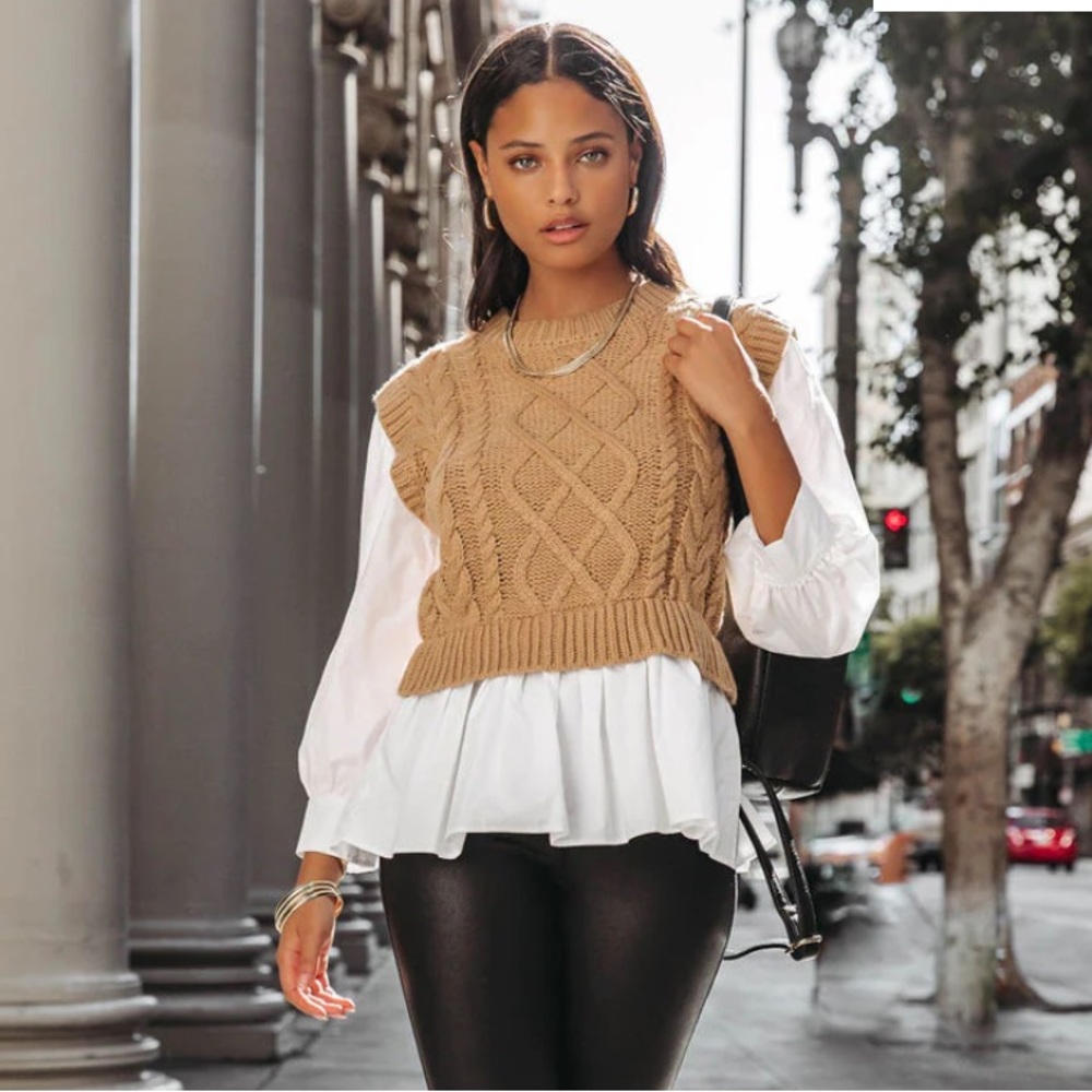 CARMINE CONTRAST KNIT
TOP - CAMEL